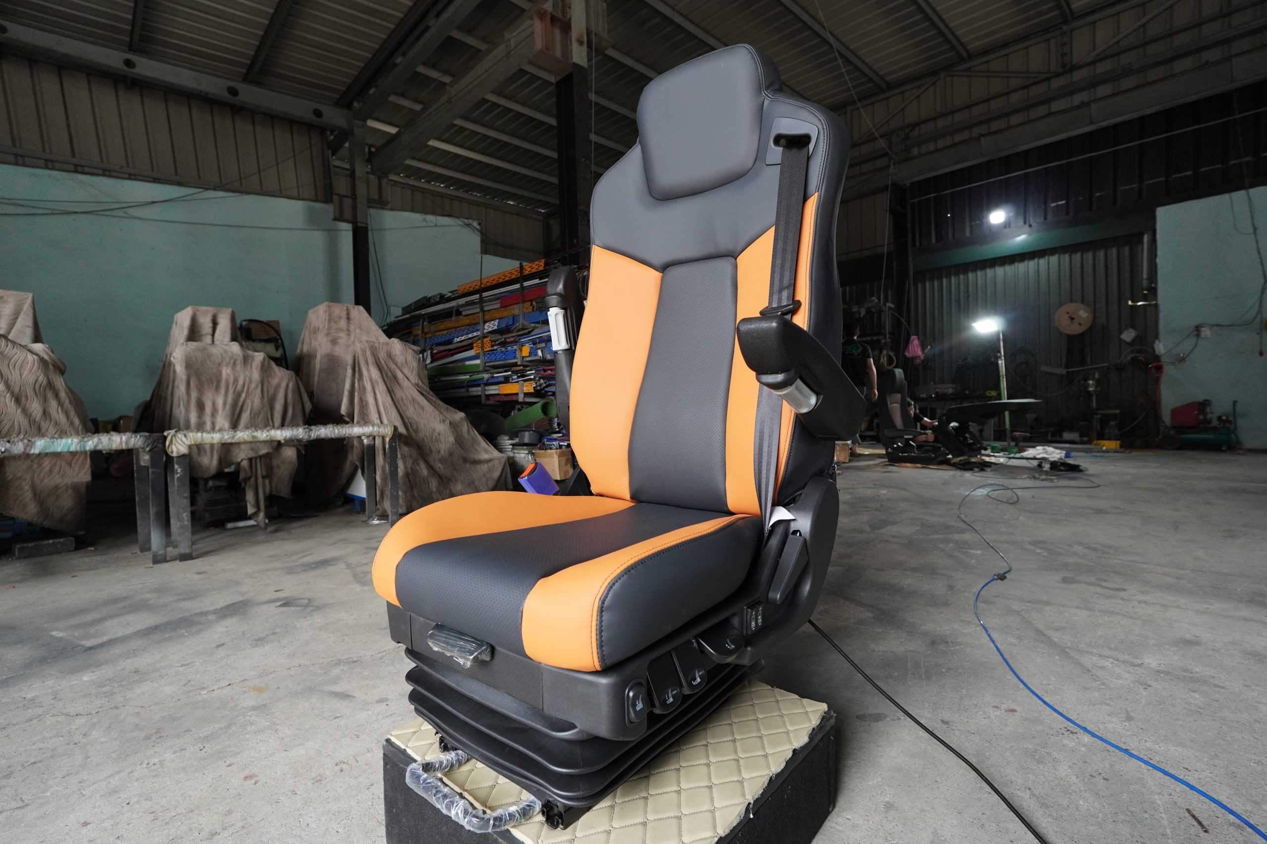 Ghế hơi JH7 màu đen vàng